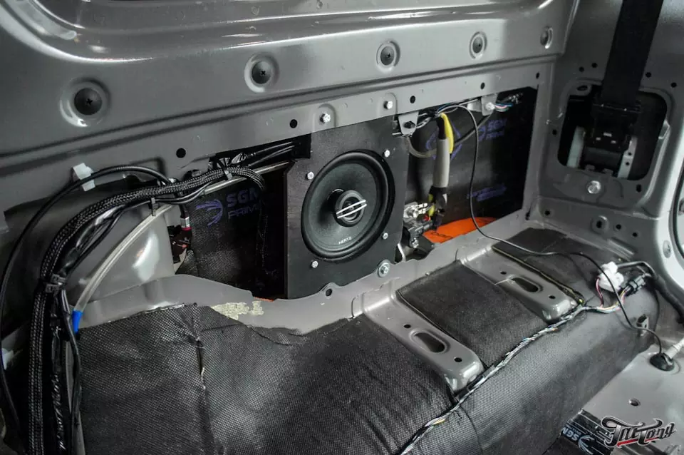 Suzuki Jimny. Комплексная шумоизоляция, замена акустической системы и выхлопная система
